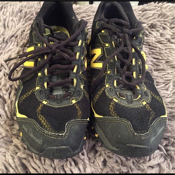 NEW BALANCE Men's black and yellow sneaker - Picture 3 of 4